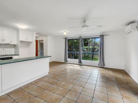 Quiet & Convenient Byron Bay Living - Walk To The General Store, Town & Beaches - Photo 3