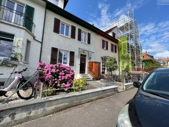 Charming terraced single-family house in a central location - Photo 1