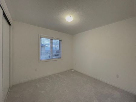 For Lease - 65 Kirkwood Way, Barrie, Ontario - Photo 2