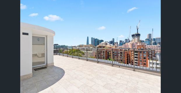 PENTHOUSE 'SKY HOME' RESIDENCE WITH PANORAMIC CITY VIEWS - Photo 1