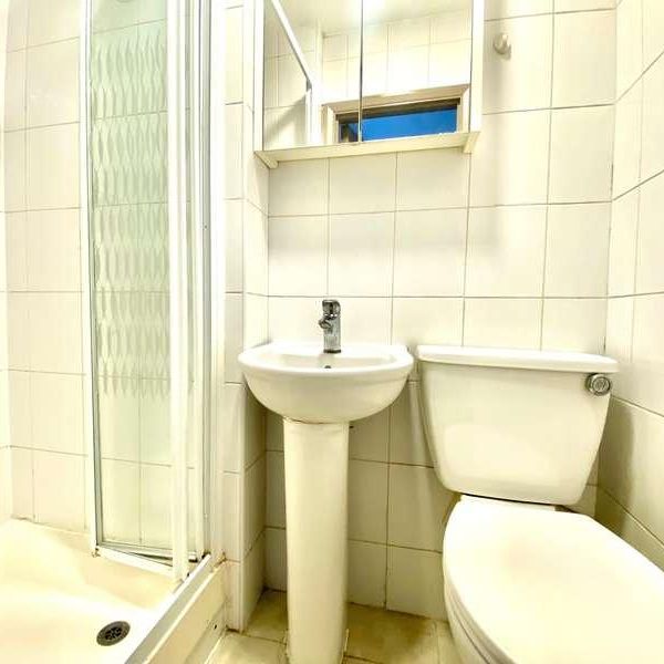 Kilburn High Road, London, NW6 - Photo 1