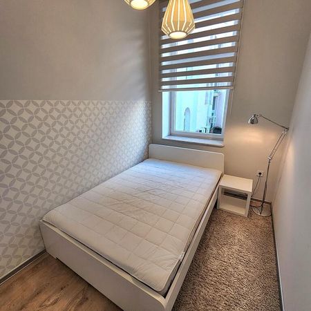 Komfortowe 2 pokoje w centrum z windą i piwnicą. - Photo 3