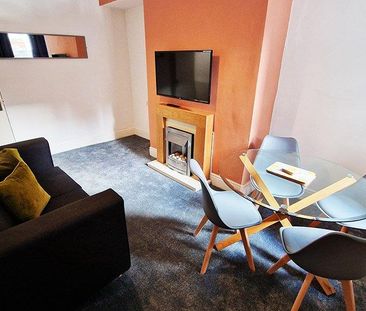 4 bedroom terraced house to rent - Photo 1