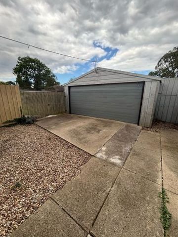 Charming Corio Rental: Affordable Living Awaits - Photo 5