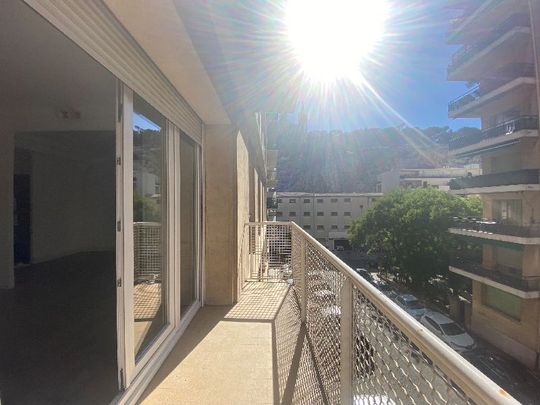 Appartement 1 pièces 38m2 MARSEILLE 6EME 637 euros - Photo 1