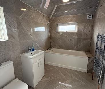 4 bedroom house to rent - Photo 3