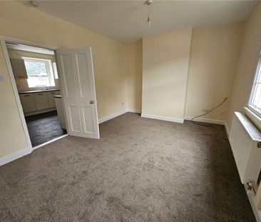 3 bedroom end of terrace house to rent - Photo 4