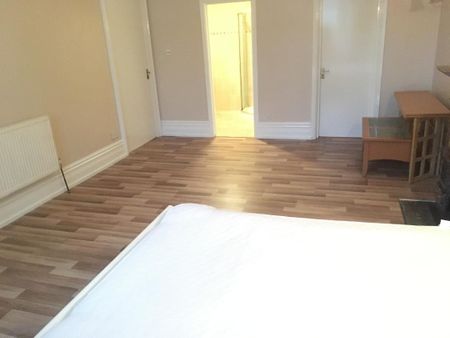 Studio Flat, Very Near Gordon Road Area, W5 - Photo 2