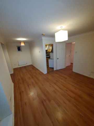 2 Bed Flat, West Lodge, E16 - Photo 2