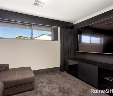 Luxury, Comfort & Sustainable Living in Prime Aveley Location - Photo 6