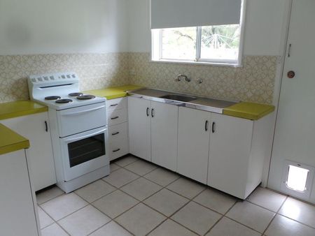 OXLEY VALE - Two Bedroom Unit, Quiet Area - Photo 3