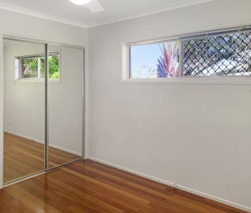 Amazing Location - Only 500m to James Street & 700m to Burleigh Beach - Photo 3