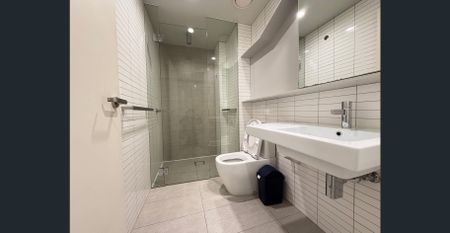Fully Furnished One bedroom apartment in La Trobe Tower! - Photo 2