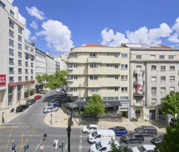 Room in a shared 7-bedroom apartment for rent in Lisbon. - Foto 2