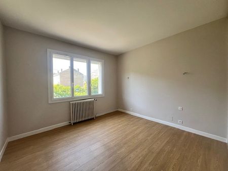 Location Appartement 3 pièces 104m² AGEN 47000 - Photo 4