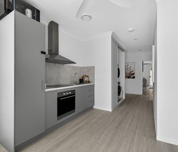 Brand New- Modern, Fully Furnished Apartment – All Bills Included! - Photo 6