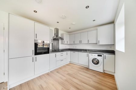 3 bedroom semi-detached house to rent - Photo 3