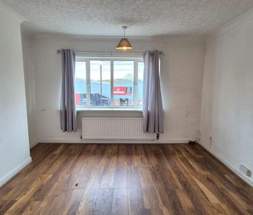 3 bedroom flat to rent - Photo 2
