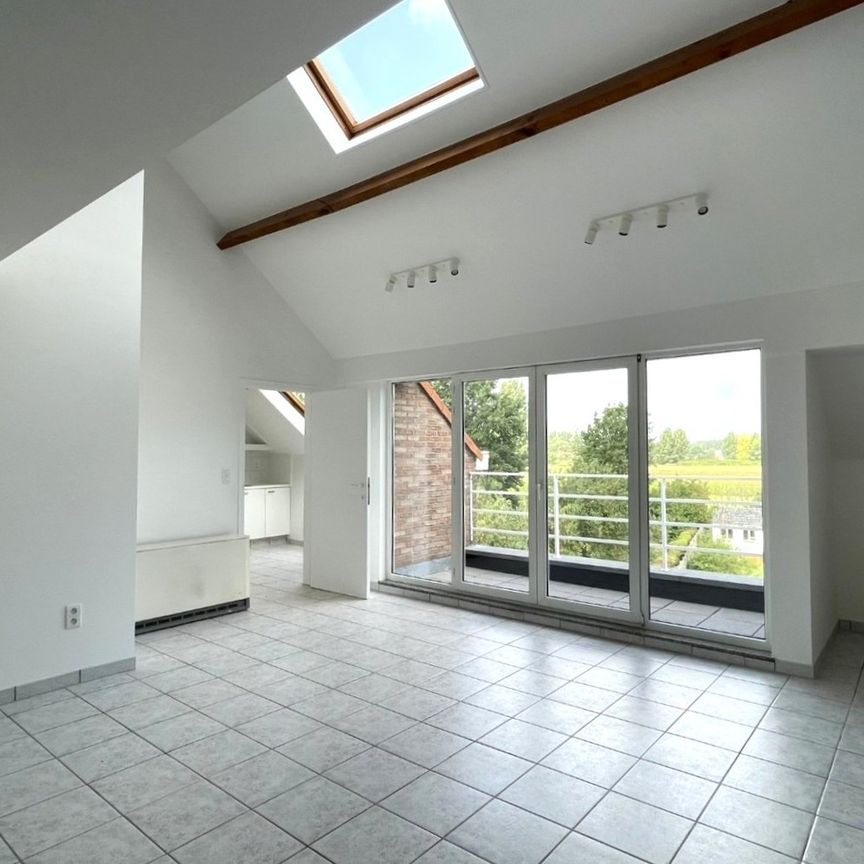 Ruim en lichtrijk duplex appartement met inpandige garage in Rotselaar - Photo 1