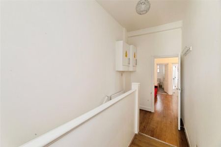 3 bedroom flat to rent - Photo 3