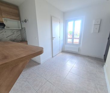 Location Appartement 1 pièce 24m² VILLEJUST 91140 - Photo 2