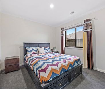 Large Executive Home In Established Estate! - Photo 6