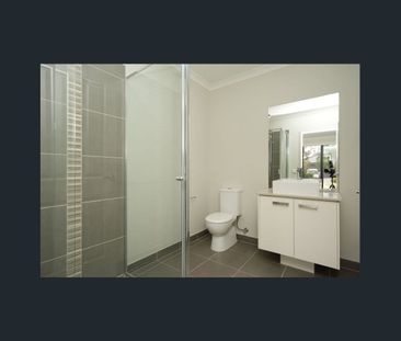 4 Bedroom Family House! - Photo 6