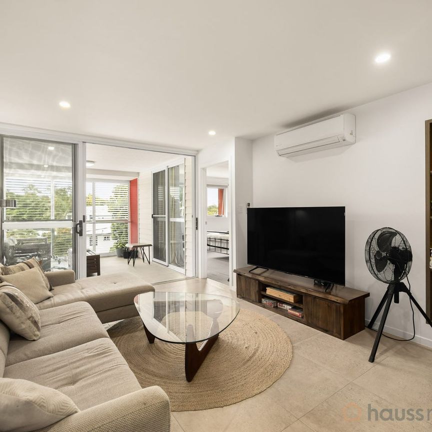Modern & Spacious 2-Bedroom Unit in the Heart of Oxley - Photo 1