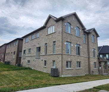 For Lease - 2602 Apricot Lane, Pickering, Ontario - Photo 3