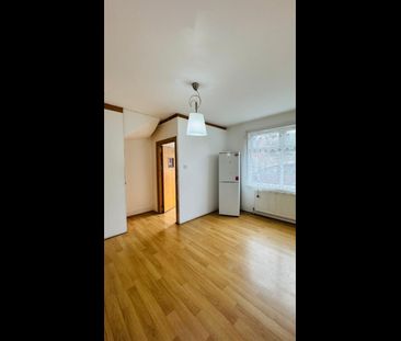 3 Bed Terraced House, Barge House Road, E16 - Photo 3