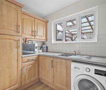 3 bedroom flat to rent - Photo 5