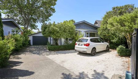 4 Bedrooms - Double Glazed - Great School Zones! - Photo 3