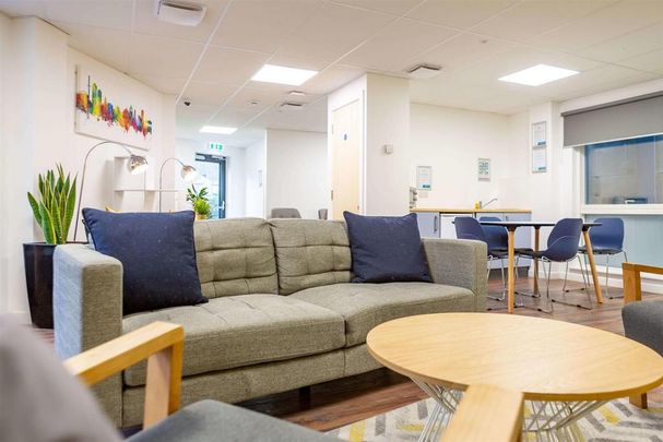 1 bedroom in a flat share to rent - Photo 1