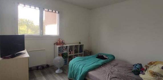 Location Appartement 3 pièces 49m² MONDEVILLE 14120 - Photo 2