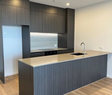 Top Floor Apartment! - Photo 3
