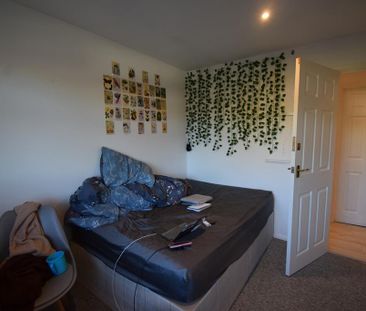 4 bedroom semi-detached bungalow to rent - Photo 4