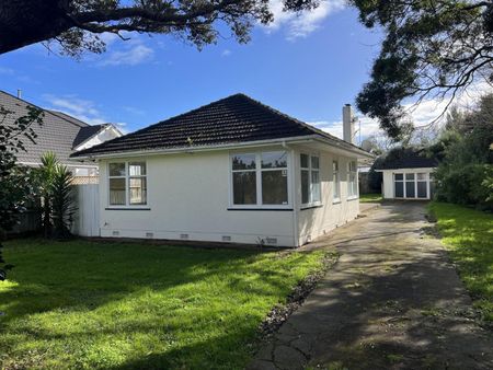 Family-friendly St Johns Hill home - Photo 3