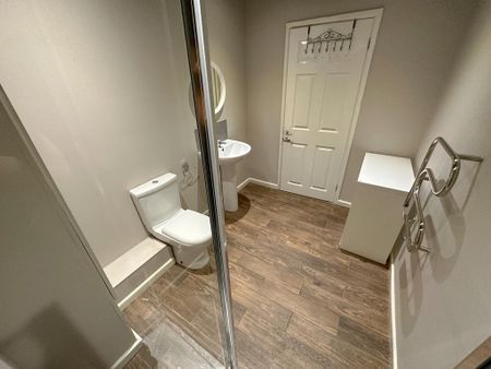 4 bedroom flat to rent - Photo 4