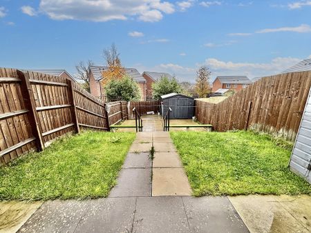 Broome Way, Galley Common, CV10 - Photo 2