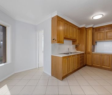 Light-Filled Apartment Only 350m To Town Beach! - Photo 6