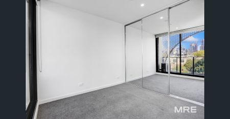 Elegant and convenient living - Photo 4