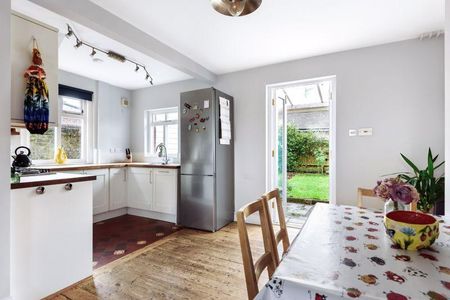 3 bedroom semi-detached house to rent - Photo 4