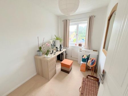 3 bedroom semi-detached house to rent - Photo 5