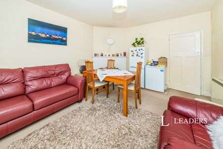 2 bedroom apartment to rent London Road, East Grinstead, RH19 - Photo 2