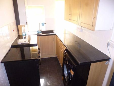2 bedroom flat to rent - Photo 4
