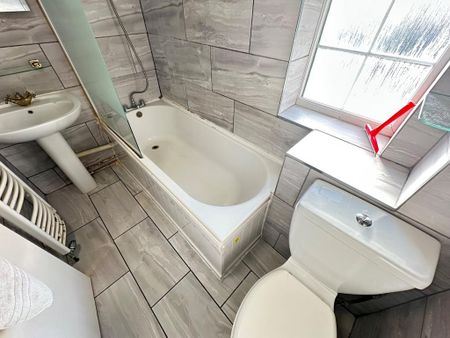 2 bedroom semi-detached house to rent - Photo 4