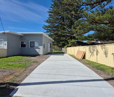 Fully Renovated 1-Bedroom Flat – Just 200m from the Beach! - Photo 3