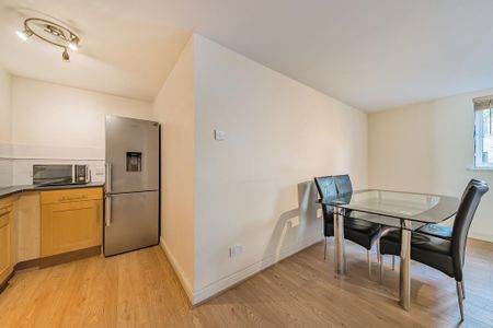 2 bedroom flat to rent - Photo 4