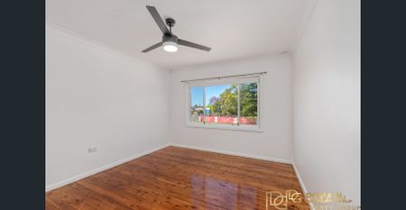 Charming Beachside Family Home in Convenient Location - Photo 3