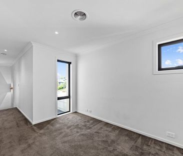 28 Edinburgh Circuit, Bundoora VIC 3083 - House For Rent | Domain - Photo 1